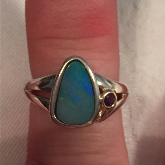 Elegant Silver and Blue Opal Ring - Picture 4 of 11